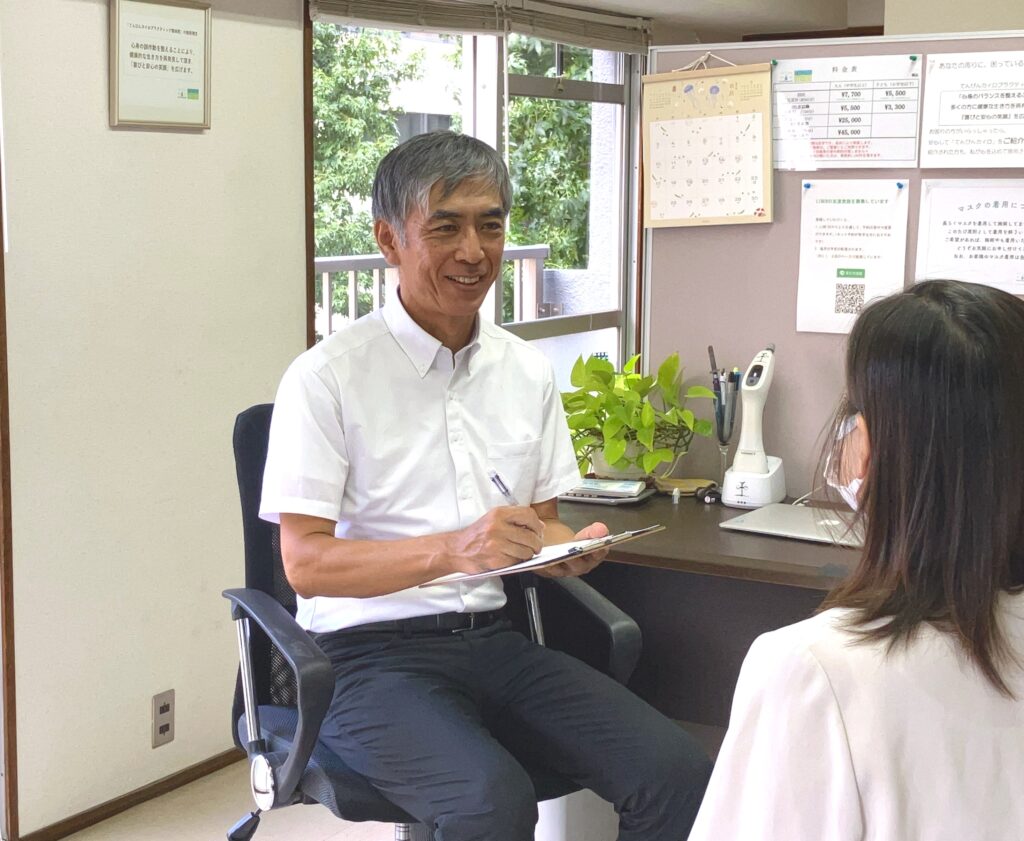 福岡 整体 博多駅前 てんびんカイロプラクティックのカウンセリングの様子