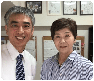 膝の痛みで来院され7年間通われている方との写真（福岡市博多駅前てんびんカイロプラクティック）