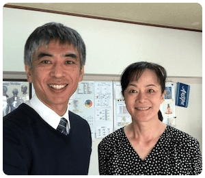 坐骨神経痛で来院された方と院長の写真